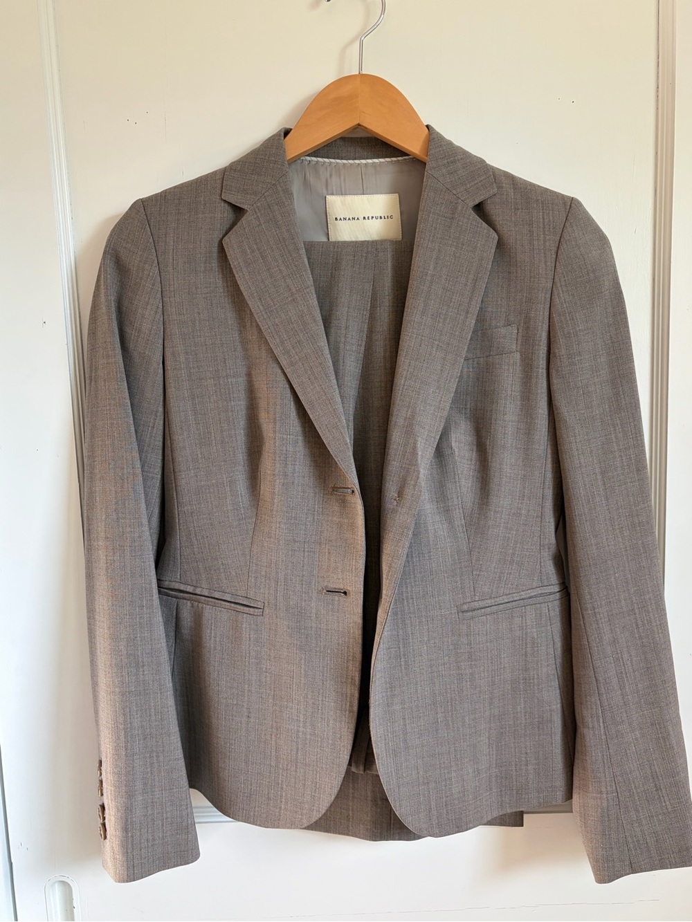 Banana Republic Full Suit - Women's Wool Tailored Blazer & Pants - size 0